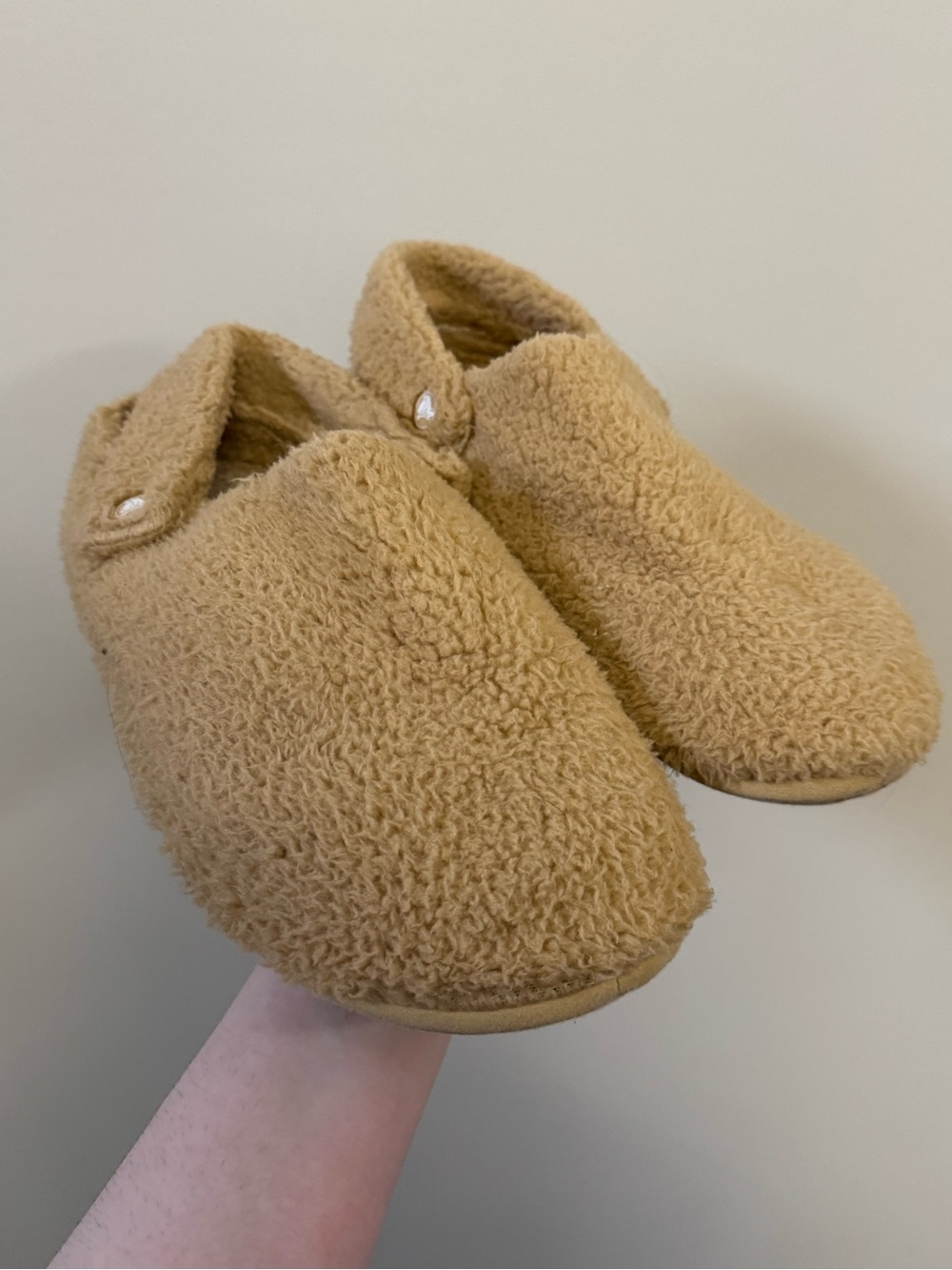 Crocs unisex classic cozzzy slippers - Tan 💜